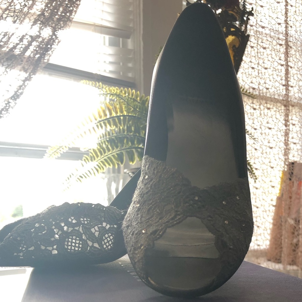 Stuart Weitzman - Picture 3 of 9